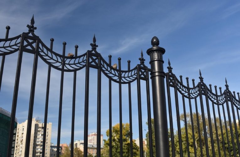 Planirate da postavite ogradu? Evo svega što morate znati pre nego što krenete